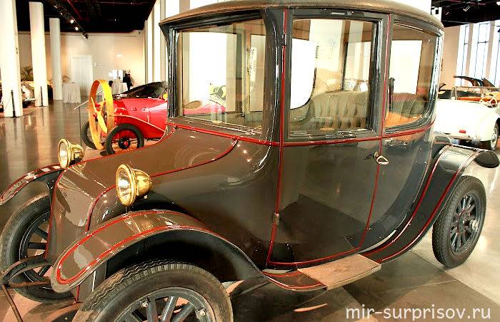Музей ретро автомобилей Малага